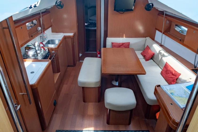 Beneteau 43