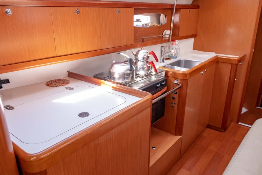 Beneteau 43